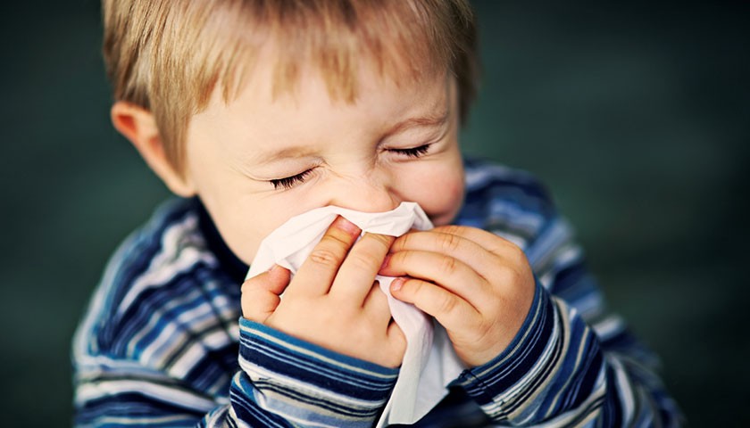 Дитина з ознаками захворювання:  чи приймати її у дитсадок?