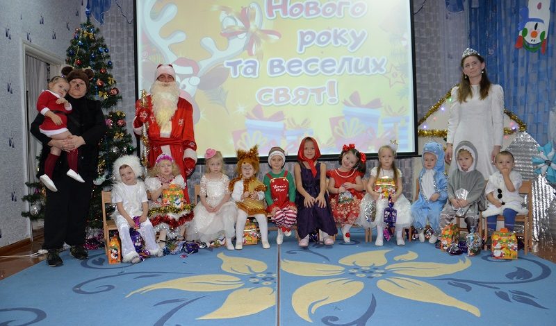 Новорічне свято "Новорічні пригоди Маші і Мишка"