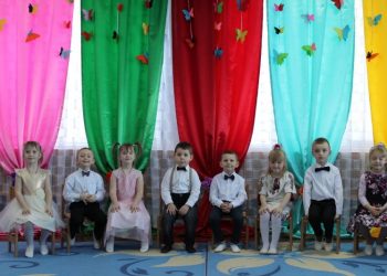 Разом з приходом весни завітало до садочка чудове свято мам, бабусь і сестричок