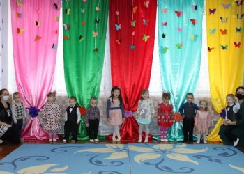 Свято весни в Капітошок «Матусині помічники»